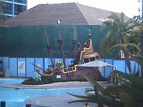 Disneyland Hotel Pool. Disneyland Hotel, Neverland Pool, construction