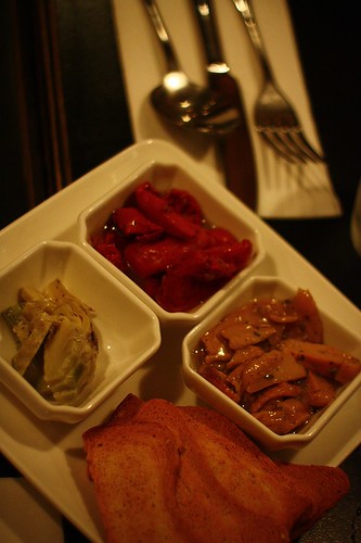 油封三樣 - 半乾蕃茄、野菇、朝鮮薊配薄片烤土司