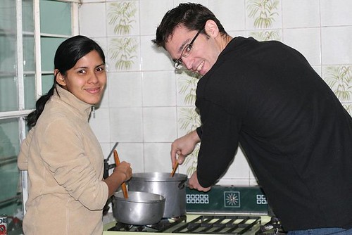 Raquel et Juan Marco font la cuisine
