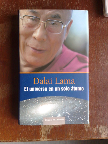 Dalai Lama El Universo en un Solo Átomo