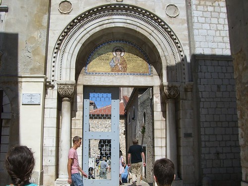 Entrance to Bazilica ©  S Z