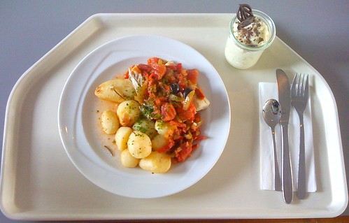 Gedünsteter Seelachs "Espanol"mit Kräuter-Knoblauch-Kartoffeln / Steamed pollock "espanol" with herb garlic potatoes