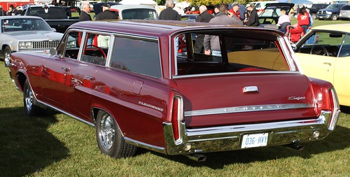 1964 Pontiac Parisienne Safari wagon 