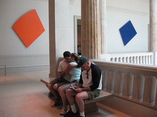 Ellsworth Kelly on the wall, ben, minna and murray on the bench