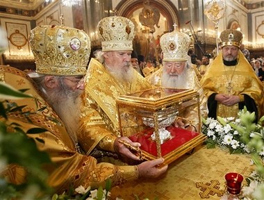 Russian Orthodox Patriarch Alexy II, second left, puts a box with holy relics from Greece's Mount Athos in Christ the Savior Cathedral in Moscow, Saturday, June 9, 2007
