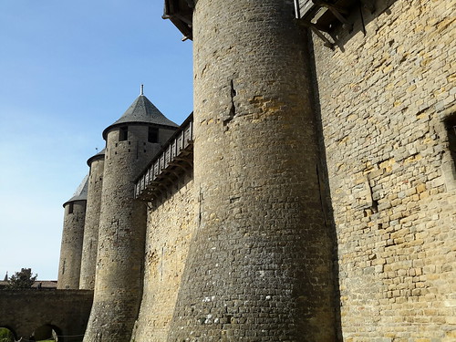 La Cité, Carcassonne <a style="margin-left:10px; font-size:0.8em;" href="http://www.flickr.com/photos/141744890@N04/26328369535/" target="_blank">@flickr</a>