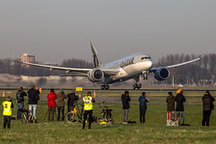 Qatar dreamliner taking off • <a style="font-size:0.8em;" href="http://www.flickr.com/photos/125767964@N08/25406437724/" target="_blank">View on Flickr</a>