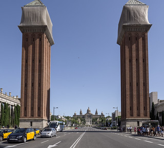 Las Torres Venecianas, en la Avenida de la Reina María Cristina, Barcelona