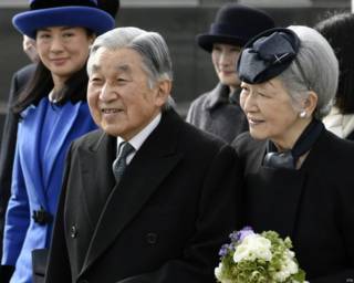 日本天皇皇后破例访问菲律宾慰灵