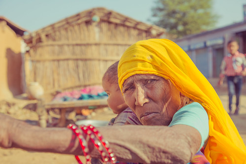 People of India: Yellow ©  sixtwelve