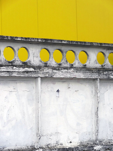 white and yellow/manner and matter (  ©  Arconsteam Ukraine
