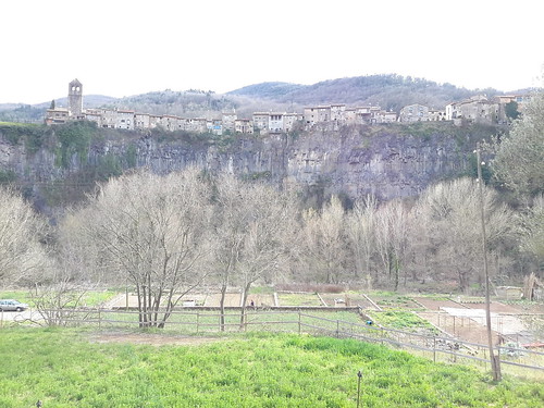 Castellfollit de la Roca, Girona <a style="margin-left:10px; font-size:0.8em;" href="http://www.flickr.com/photos/141744890@N04/25722675113/" target="_blank">@flickr</a>