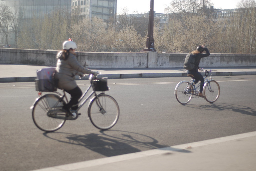 : Parisians cycling to work