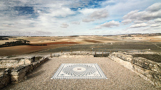 Parque Arqueológico de Segóbriga (III). Paisaje manchego con mosaico romano. /Segóbriga Archeological Park (III). La Mancha landscape with a roman mosaic.