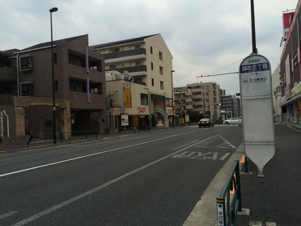 立川通り沿いのバス停です。この辺りには、...