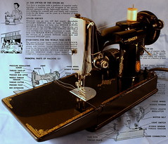 Singer 221 Featherweight sewing machine