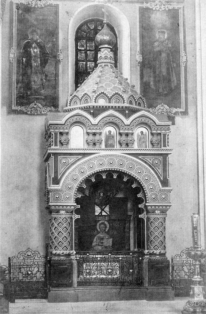 : Kozma Minin's tomb in Transfiguration (Spaso-Preobrazhensky) Cathedral