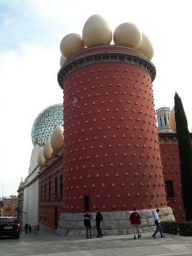 Museu Dalí de Figueres, Girona <a style="margin-left:10px; font-size:0.8em;" href="http://www.flickr.com/photos/141744890@N04/26259198041/" target="_blank">@flickr</a>