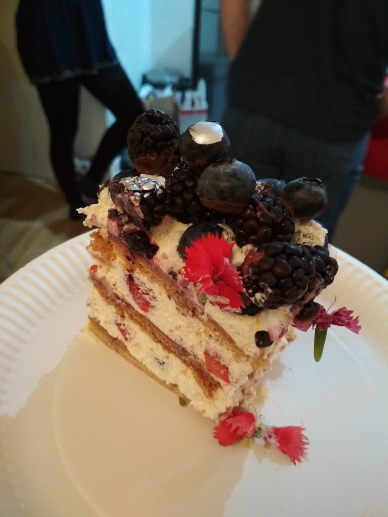 : Berry cake