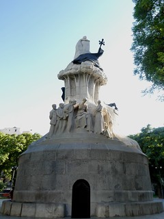 Doctor Bartomeu Robert Monument