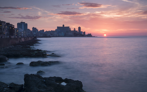 Sunset in Havana ©  kuhnmi