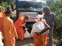 Kerala Flood Relief Work by Ramakrishna Mission, Coimbatore <a style="margin-left:10px; font-size:0.8em;" href="http://www.flickr.com/photos/47844184@N02/29571566997/" target="_blank">@flickr</a>