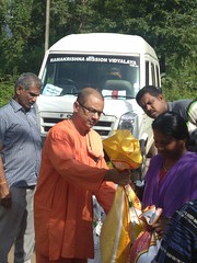 Kerala Flood Relief Work by Ramakrishna Mission, Coimbatore <a style="margin-left:10px; font-size:0.8em;" href="http://www.flickr.com/photos/47844184@N02/44509210521/" target="_blank">@flickr</a>