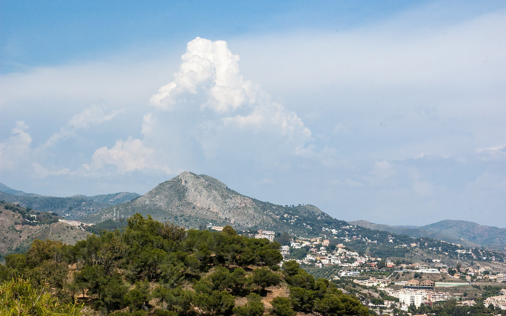 фото: cloud mountain over the actual mountain