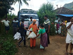 Kerala Flood Relief Work by Ramakrishna Mission, Coimbatore <a style="margin-left:10px; font-size:0.8em;" href="http://www.flickr.com/photos/47844184@N02/29571566627/" target="_blank">@flickr</a>