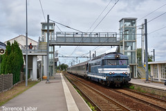 La BB67523 avec sa rame corail pour Paris-Nord entrant en gare de Rang-du-Fliers ce 24 aoÃ»t 2018.