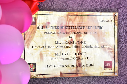 Nagbukas ang AHF India ng libreng Anti-Retroviral therapy clinic sa New Delhi.