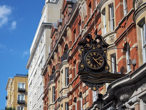 Street clock on Southampton street, London ©  Dmitry Djouce