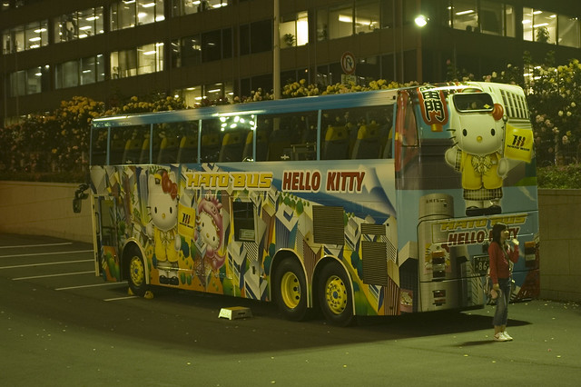 Hello Kitty Hato Bus