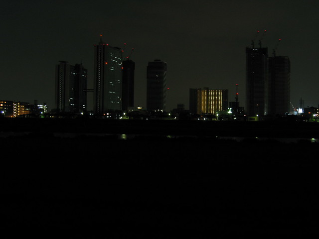 今日は多摩川沿いを散歩ついでに夜景を撮っ...