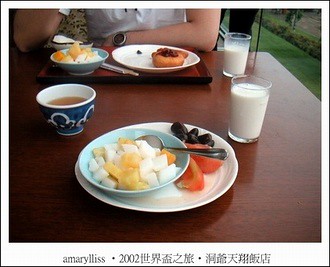 一碗茶，一杯新鮮的北海道牛奶，是不是很有日本味道啊？