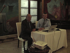 Domingo Escudero, presentando al Director de Aviación Digital