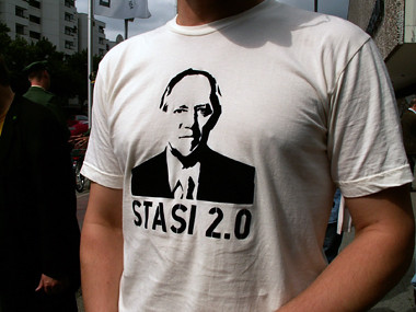 Stasi 2.0 Hemd im Einsatz