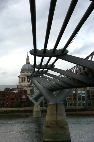 London - Milenium Bridge