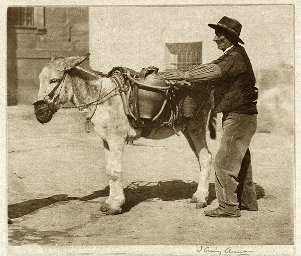 Aguador en Toledo. Foto del escocés James Craig Annan en 1914. The Metropolitan Museum of Art, New York