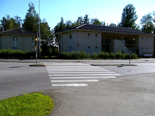 Talo Ukonniementien ja Tyyppäläntien risteyksessä