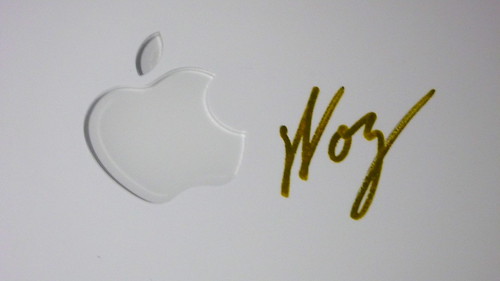 wozniak signature with the apple logo