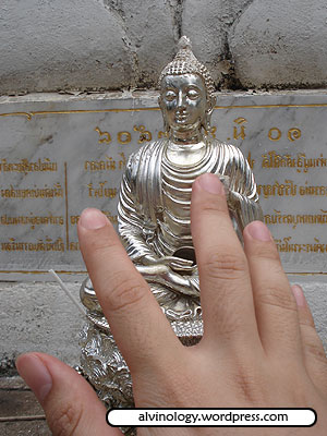 small gold buddha
