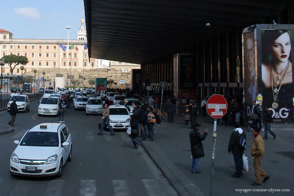 Taxis devant la gare de Termini