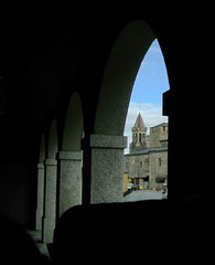 El Castillo de Ponferrada a través de los arcos