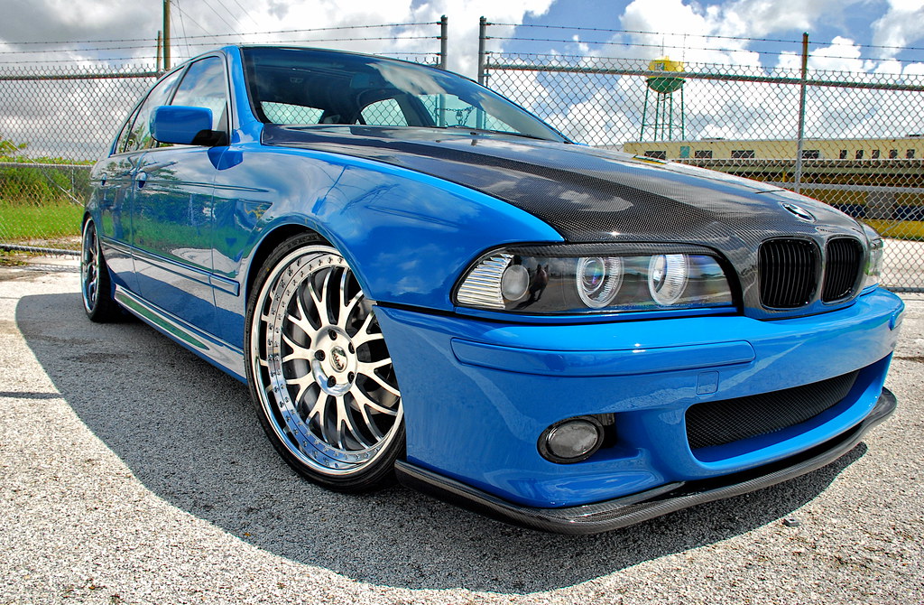 Дром м5. БМВ е39 голубая. BMW e39 синяя. Laguna Seca Blue BMW e39. БМВ Е 39 синеяя.