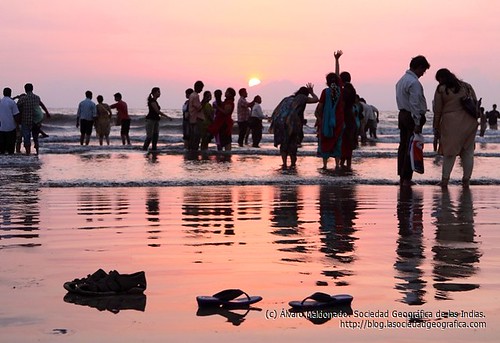 Atardecer en la playa de Chowpatty, Mumbai