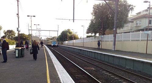 Bentleigh station, with clean walls