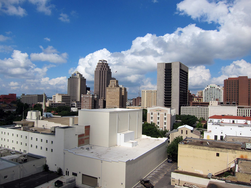 San Antonio skyline<br/>© <a href="https://flickr.com/people/67316986@N00" target="_blank" rel="nofollow">67316986@N00</a> (<a href="https://flickr.com/photo.gne?id=24999478829" target="_blank" rel="nofollow">Flickr</a>)
