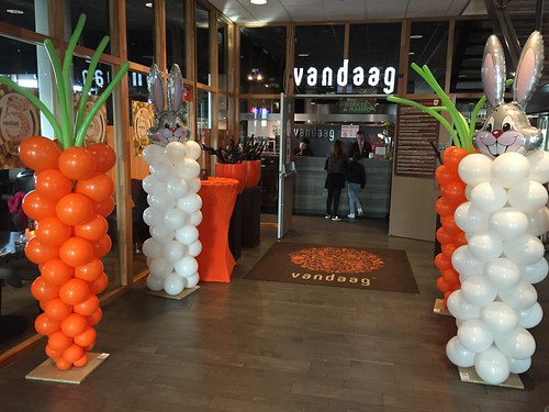 Ballonpilaar Paashaas en Wortel Pasen Restaurant Vandaag Utrecht