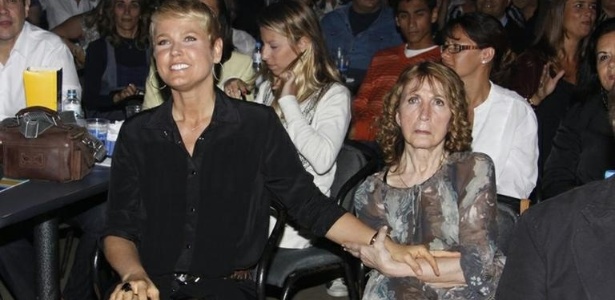 Mãe de Xuxa Meneghel continua internada no Rio